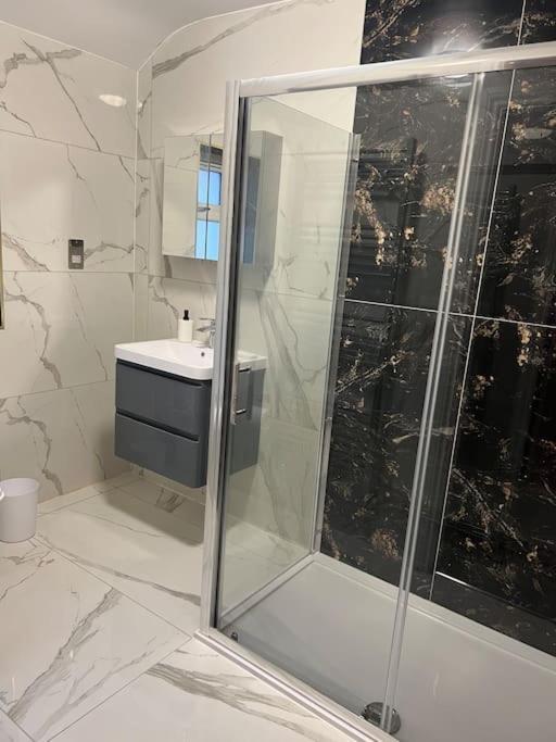 Potters Hideout- 2 Bedroom 2 Bathroom Apartment Watford  Eksteriør bilde