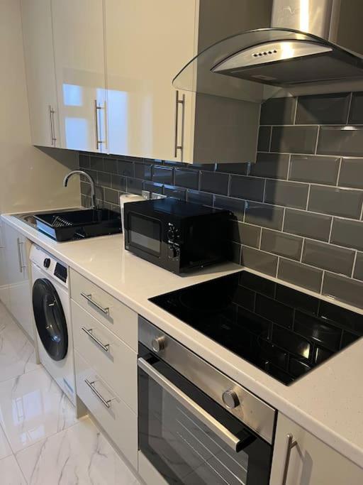 Potters Hideout- 2 Bedroom 2 Bathroom Apartment Watford  Eksteriør bilde
