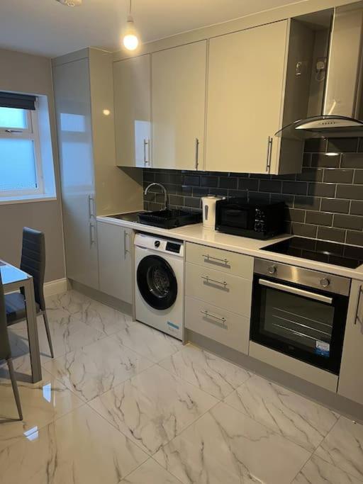 Potters Hideout- 2 Bedroom 2 Bathroom Apartment Watford  Eksteriør bilde